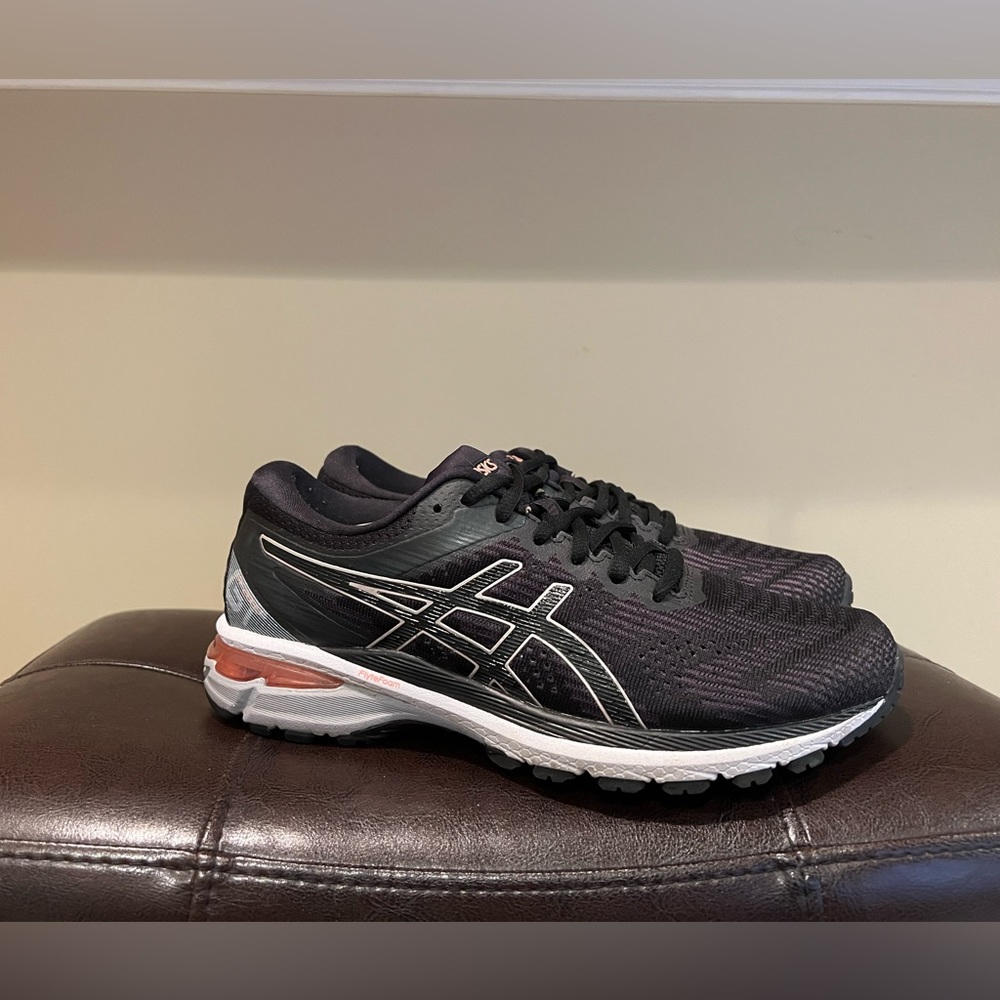 Asics Women’s GT-2000 8